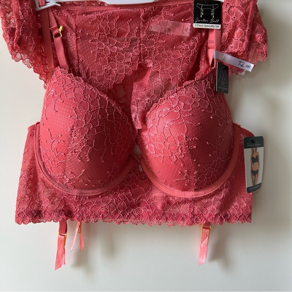 3 Piece Lingerie Set 38C Bralette Garter Belt Thong Panties Size XL
